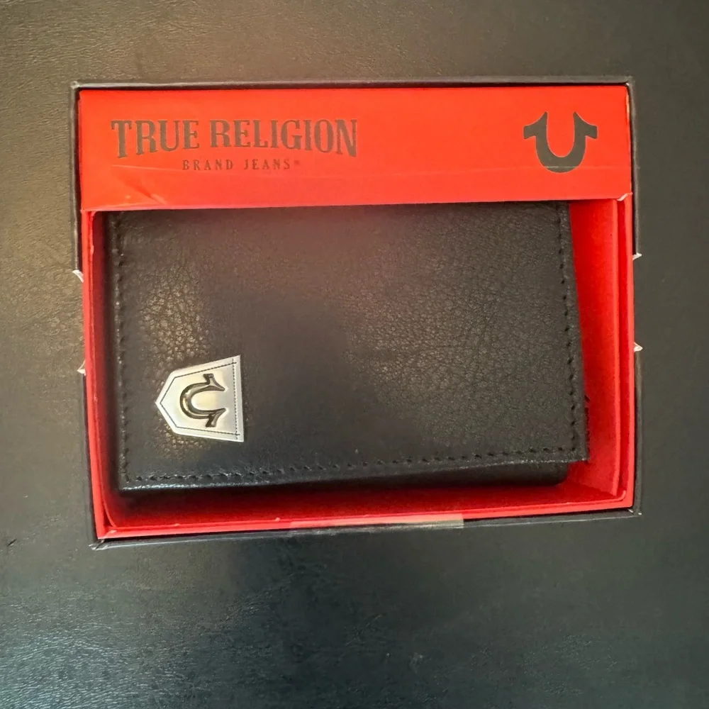 True Religion Black Leather Trifold Men’s Wallet. RFID Protection. New In Box.